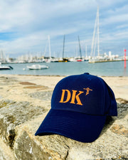 Casquette marine de votre port d'attache DK Dunkerque de la marque Quartier iode sans filet à l'arrière.